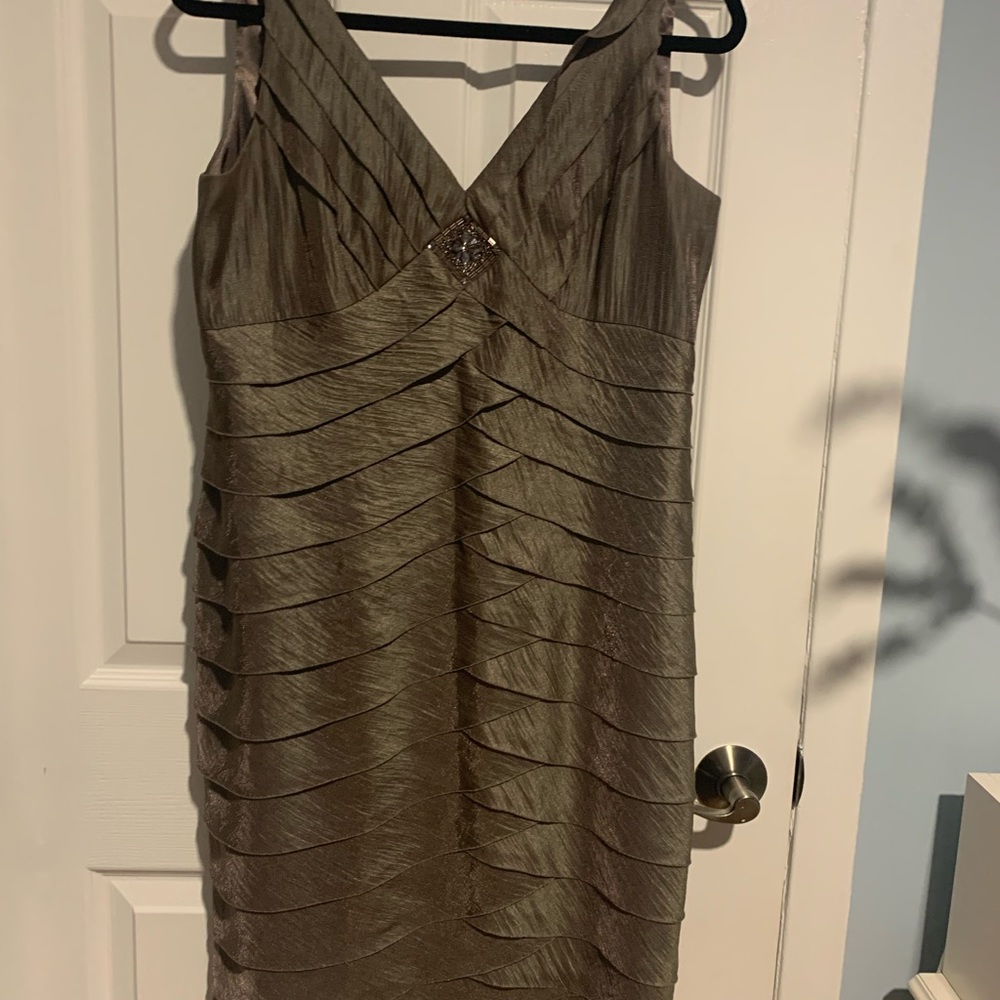 Dress - Picture 2 of 4